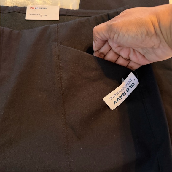 Old Navy Women's Black Skinny Pants - Picture 6 of 11